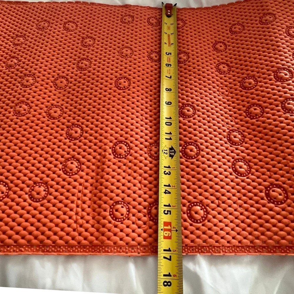 Bathtub Mat Unisex 35x16 Orange NWOT Non-Slip Suction Cup Spa